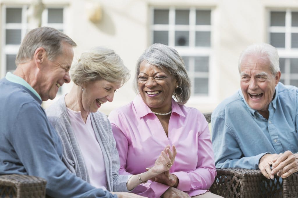 اهمیت حفظ شادی در دوران سالمندی